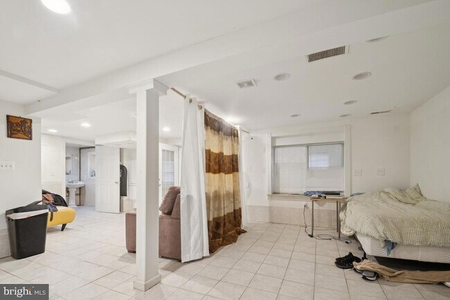 Building Photo - 2025 Fairland Rd