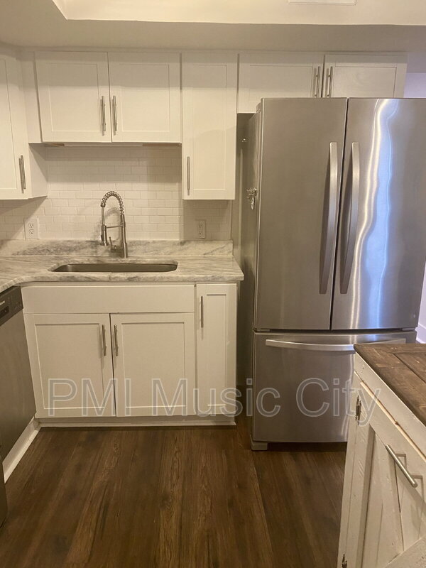 Building Photo - 2126B Burns St