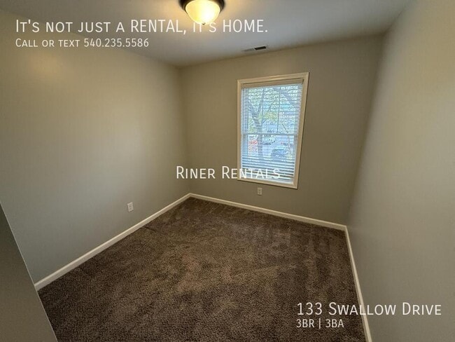Building Photo - 133 Swallow Dr