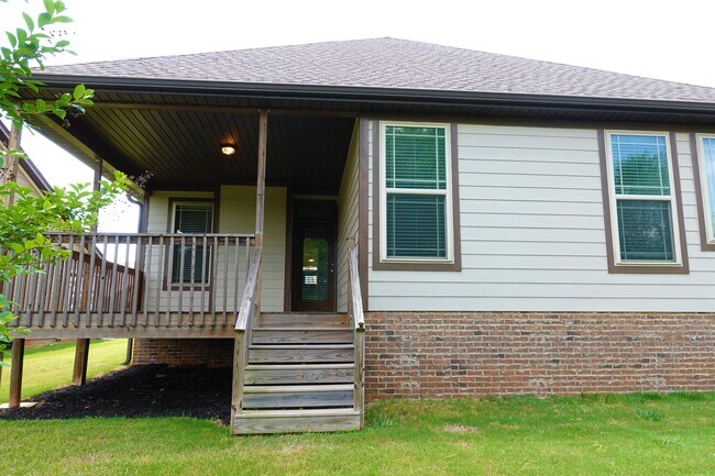 Building Photo - 153 Bur Oak Dr