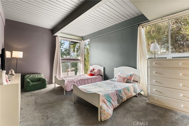 Building Photo - 3339 N Knoll Dr