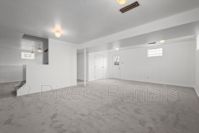 Building Photo - 1303 Cloverdale St