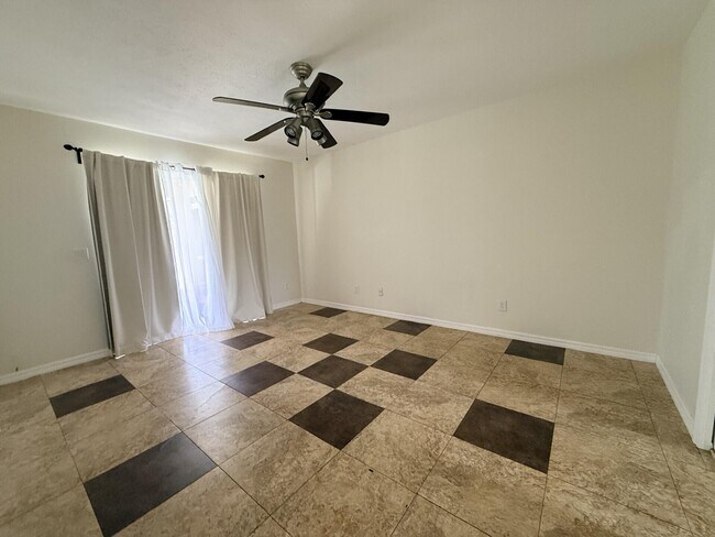 Building Photo - 790 SE Ablett Ln