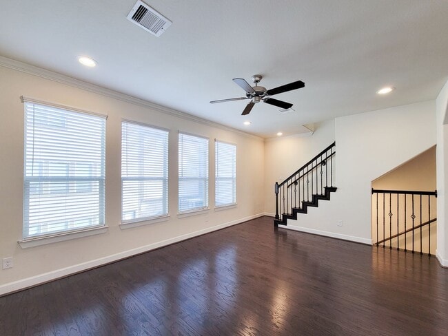 Building Photo - A stunning 4-story home perfectly situated in the heart of Spring Branch!