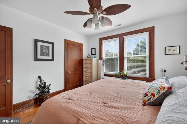 Building Photo - 420 W Cork St