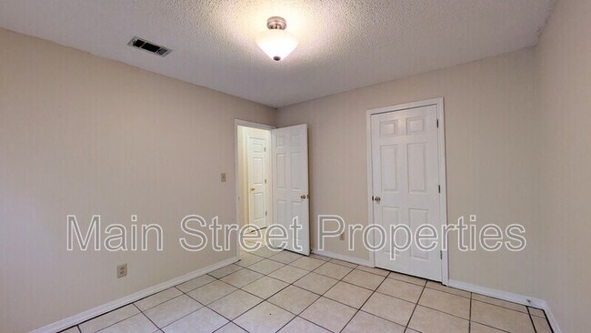 Building Photo - 1485 Pine Ln Dr