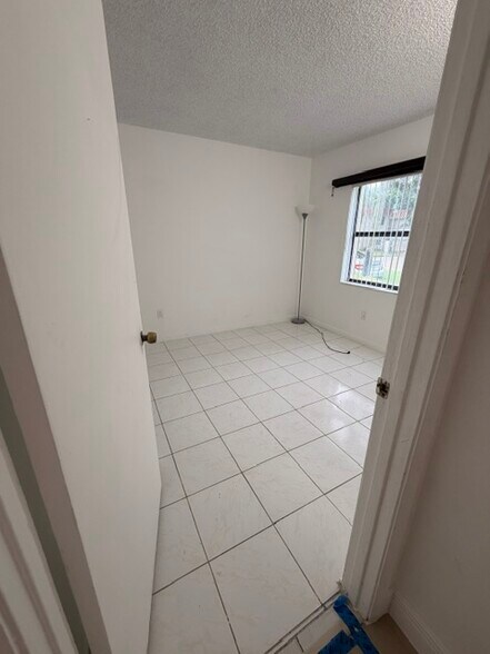 Building Photo - 9704 Hammocks Blvd