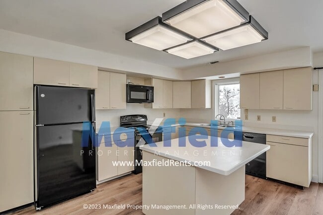 Building Photo - Avenues - 3 Bedroom 3 Bath Townhome with amazing southern views