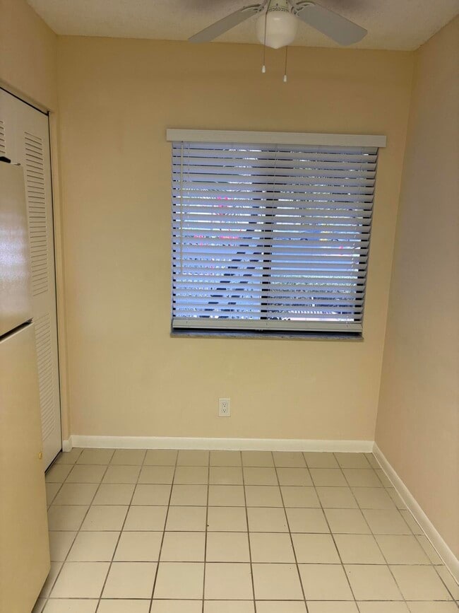 Building Photo - 7260 Kinghurst Dr