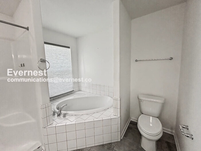 Building Photo - 102 Ridgeway St