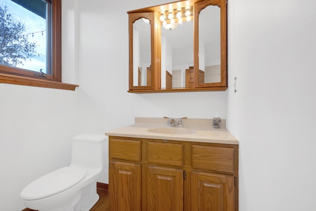 Building Photo - 1N280 Morse St