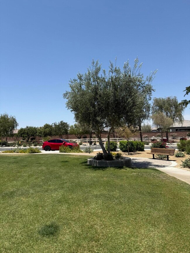 Building Photo - 51049 Doubletree Ct