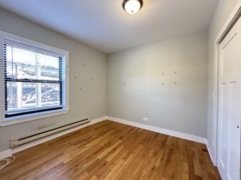 Building Photo - 4433 N Wolcott Ave