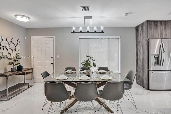 Building Photo - 1321 S 16th Ave