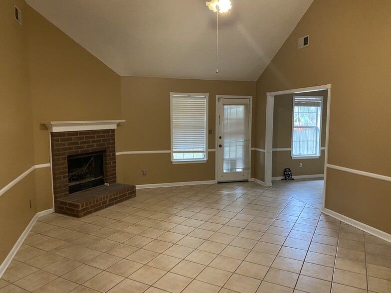 Building Photo - 9161 Valkrie Ln