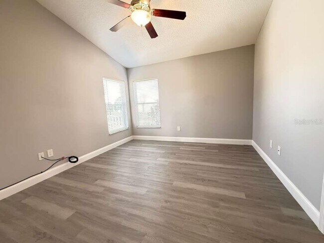 Building Photo - 951 Vindale Rd