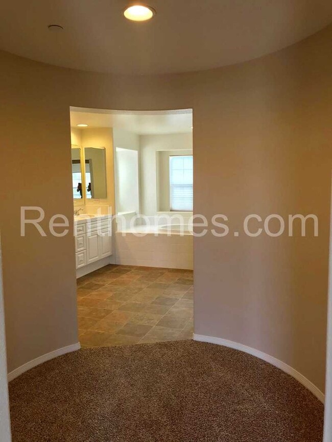 Building Photo - 5539 Alexandrine Ct