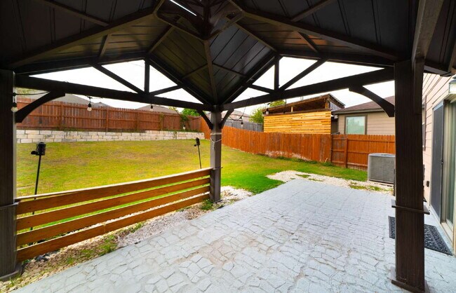 Building Photo - 9131 Canter Horse