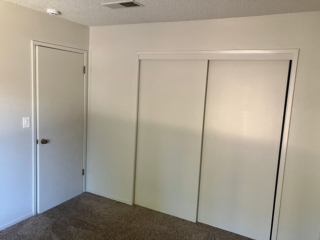 Building Photo - 2025 Wylie Dr