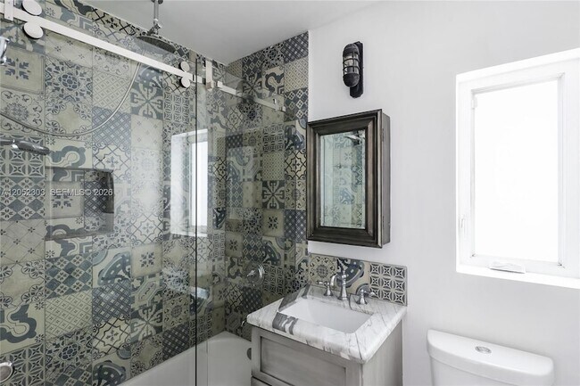 Building Photo - 583 W 49th St