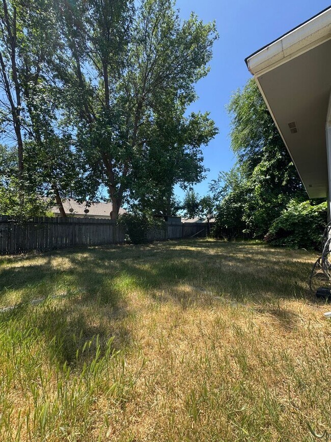 Building Photo - Spacious 4 Bed, 3 Bath House for Rent