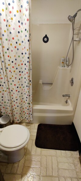 Bathtub - 969 E State St