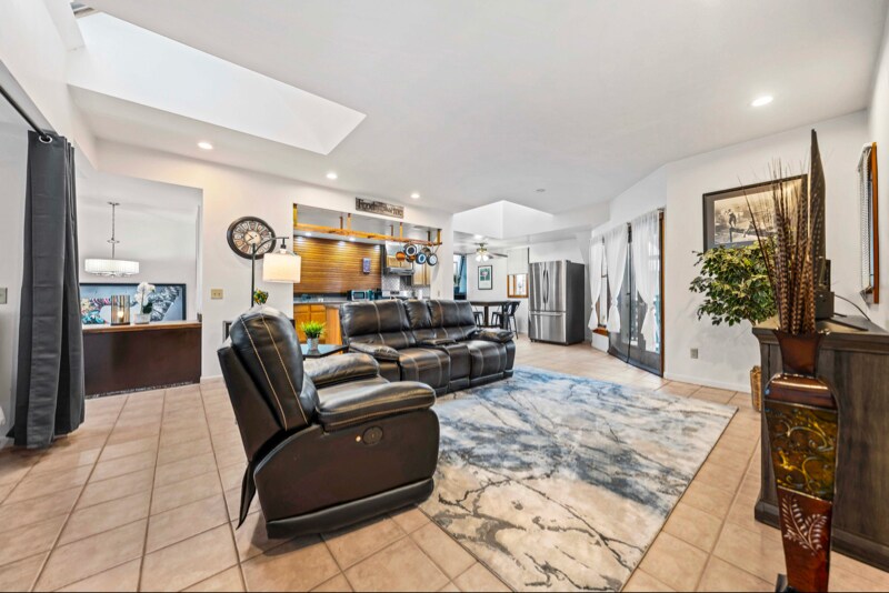 Building Photo - 383 Oxford St