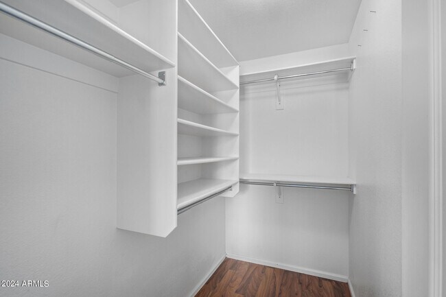 Building Photo - 983 E Palomino Way