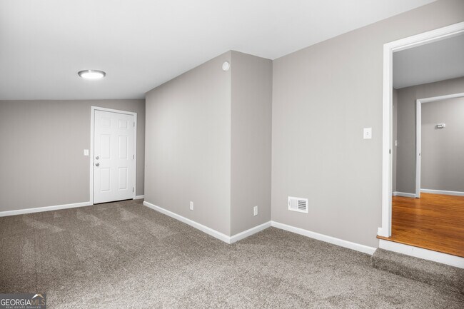 Building Photo - 2179 Beech Valley Dr