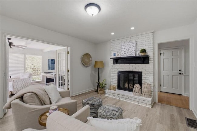 Building Photo - 285 Dania Dr