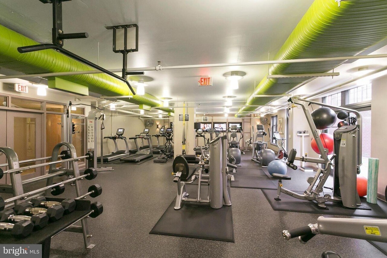 Building Photo - 1021 N Garfield St