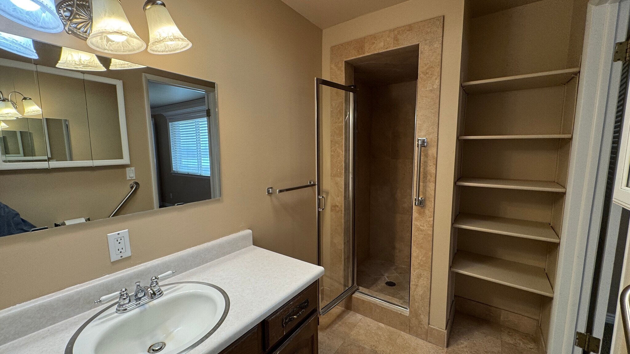 Building Photo - 737 N 500 E