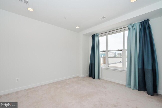 Building Photo - 8337 Looking Glass Way