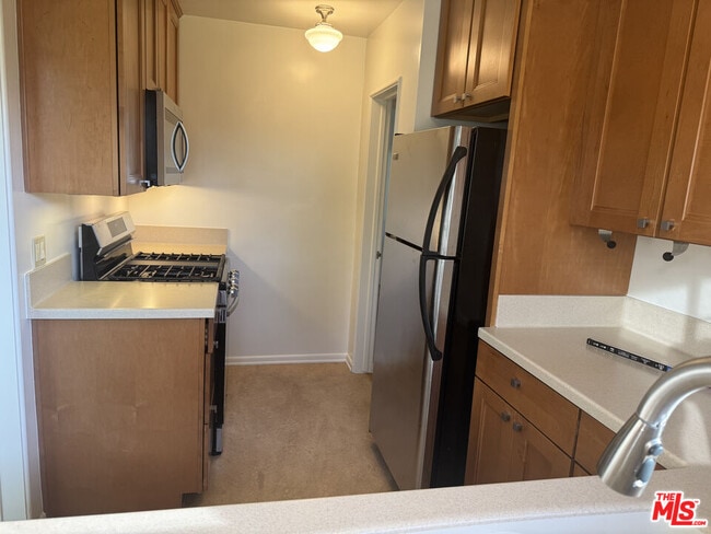 Building Photo - 5259 1/2 Village Green