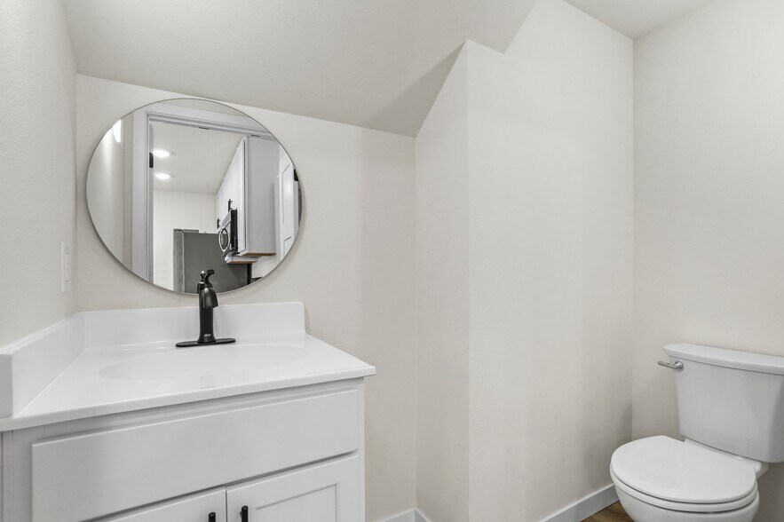 Building Photo - 940 Canter Dr