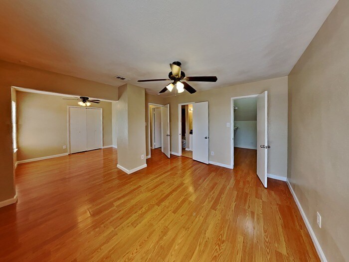 Building Photo - 1386 Southridge Dr