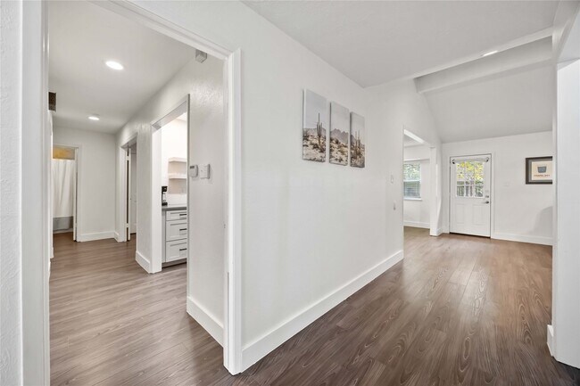 Building Photo - 22419 Deville Dr