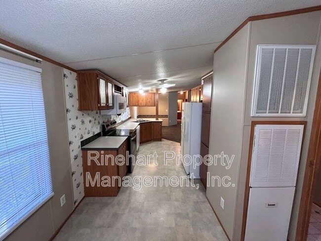 Building Photo - 5035 Park Creek Dr