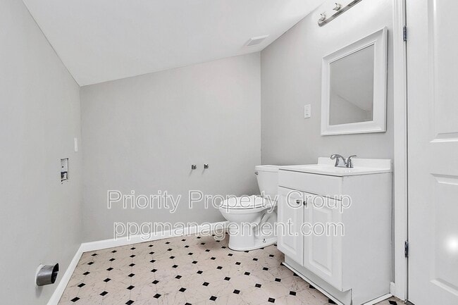 Building Photo - 818 Frederick St