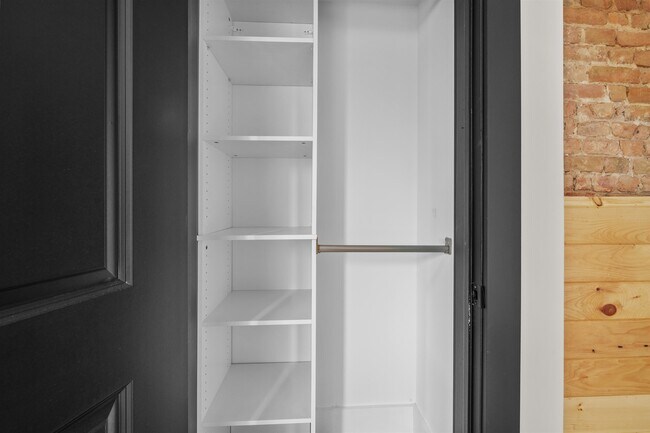 Building Photo - 14 Westervelt Pl