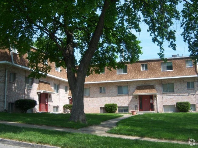 Building Photo - Plaza Court Apartments