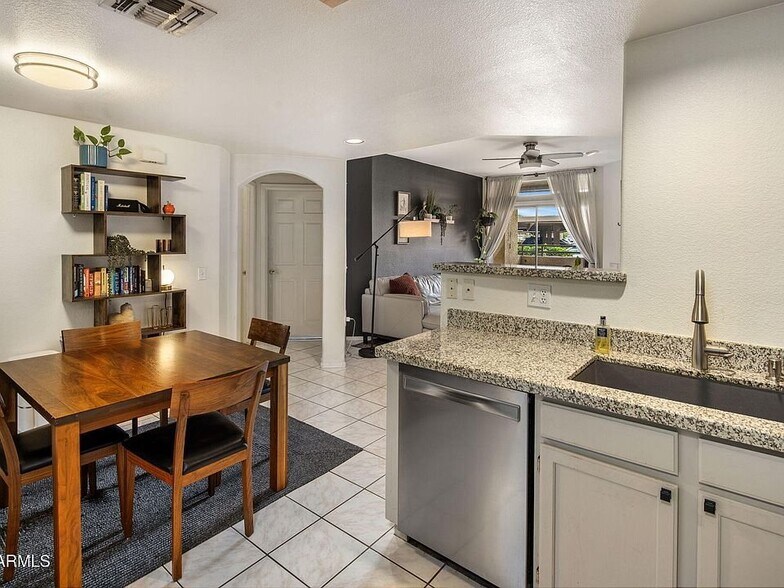 Building Photo - 10410 N Cave Creek Rd