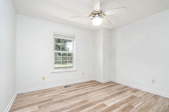 Building Photo - 2718 Buckner Ln