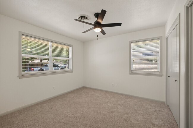 Building Photo - 1705 Eldon St