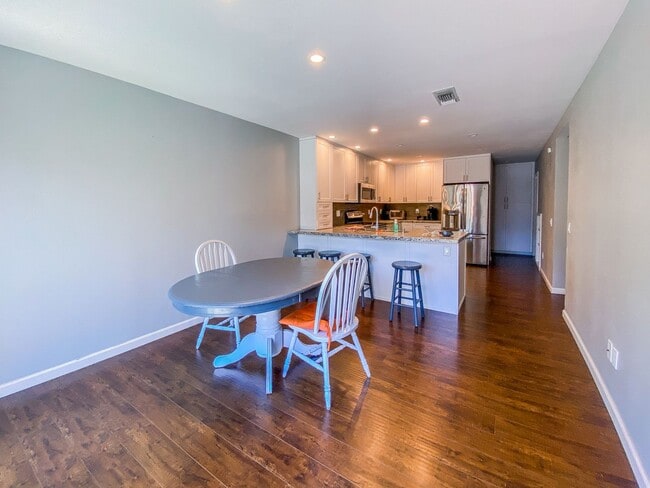 Building Photo - Two-Story 3 Bed, 2.5 Bath with Large Bonus...