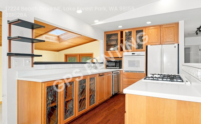 Building Photo - 17224 Beach Dr NE