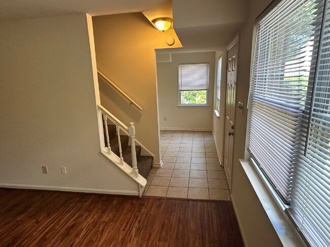 Building Photo - Cozy Townhome Living in a Convenient Lorton Location