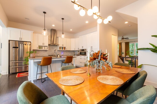 Building Photo - 3 bedroom Beauty in the Heart of Edgewood!