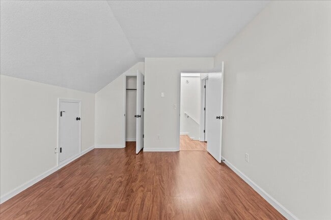 Building Photo - Beautifully Renovated 4-Bedroom, 2-Bath Ho...