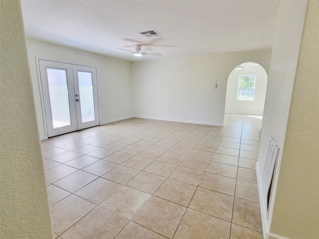 Building Photo - 519 N Shady Ln